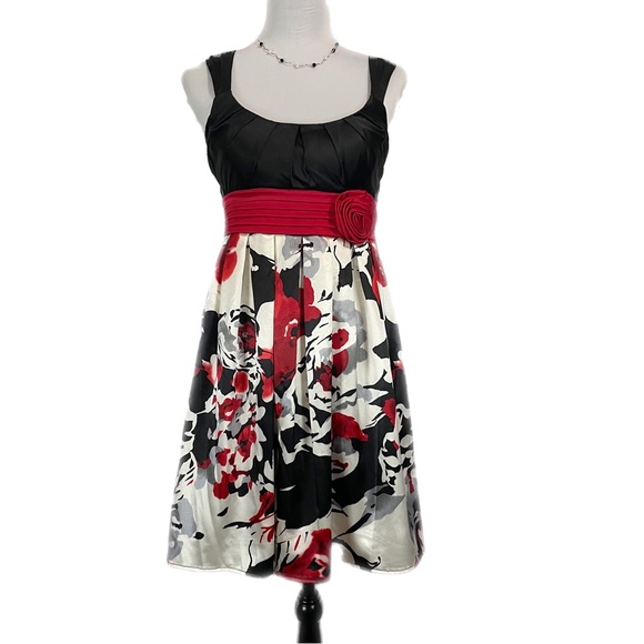 EUC - City Triangles Estilo Dress in Black/White/Red - 5 - Picture 2 of 8
